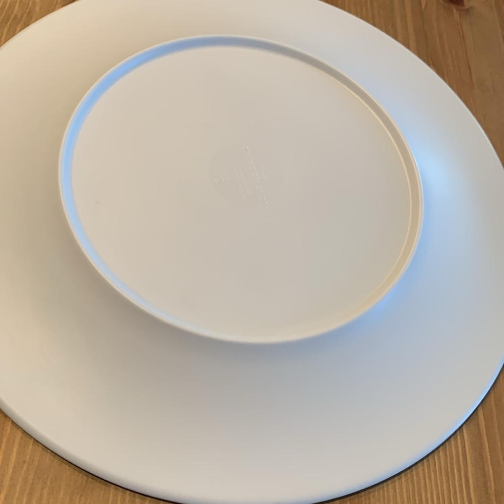 Set of 4 Christmas Plates and 4 Christmas Cups - Picture 9 of 10